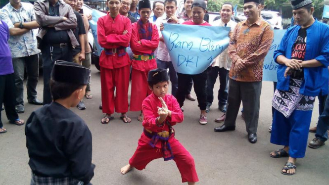 Biem Triani Benjamin (batik cokelat) di DPD Partai Demokrat DKI.