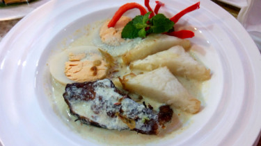 Ilustrasi makanan lontong.