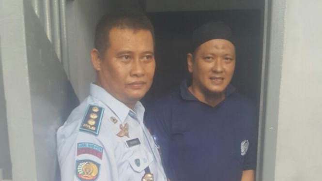 Terpidana mati Freddy Budiman saat akan diterbangkan ke Nusakambangan.