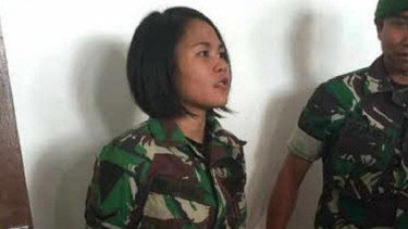 Odilia saat diamankan di Kualanamu, Sumut.