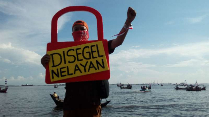 Nelayan gelar aksi damai menyegel pulau reklamasi di Teluk Jakarta
