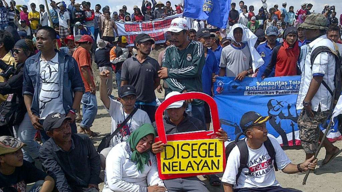 Ribuan nelayan segel pulau G, salah satu pulau reklamasi, di Teluk Jakarta