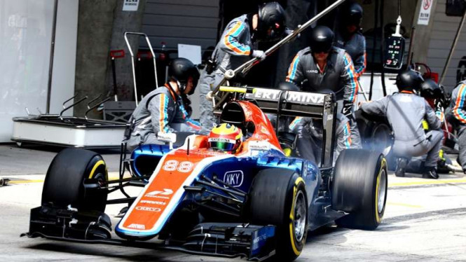 Rio Haryanto ketika masih menjadi pembalap Manor Racing.