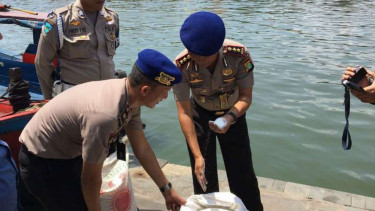 Ditpolair Polda Metro Jaya saat menangkap kapal berbendera Vietnam.