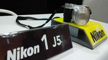 Nikon 1 J5
