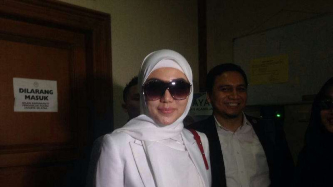 Bella Shofie di sidang cerai