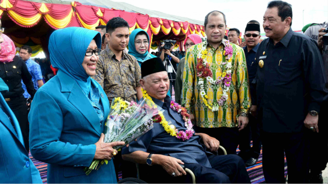 Menteri Desa, PDT dan Transmigrasi, Marwan Jafar (dua dari kanan).