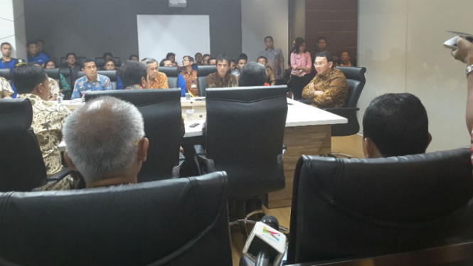 Basuki Tjahaja Purnama mahari anak buahnya