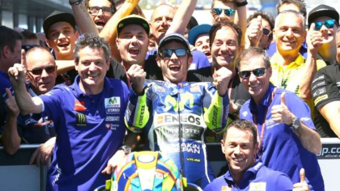 Valentino Rossi bersama tim Yamaha Movistar