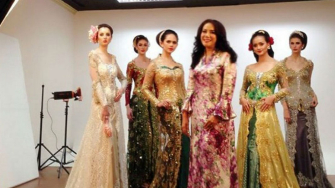 Kebaya pengantin rancangan Amy Atmanto