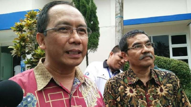 Peneliti senior BRIN Thomas Djamaluddin (kiri).