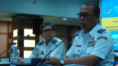 Direktur Jenderal Perhubungan Darat, Kemenhub, Pudji Hartanto (kanan)