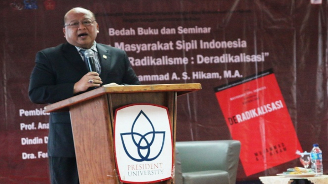 Muhammad AS Hikam memberikan sambutan dalam acara bedah buku Deradikalisasi