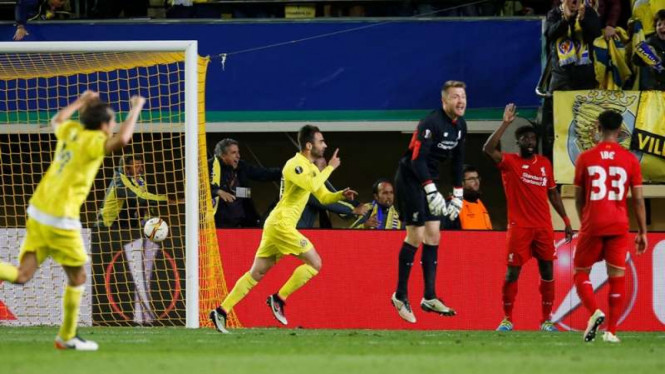 Pemain Villarreal rayakan gol ke gawang Liverpool.