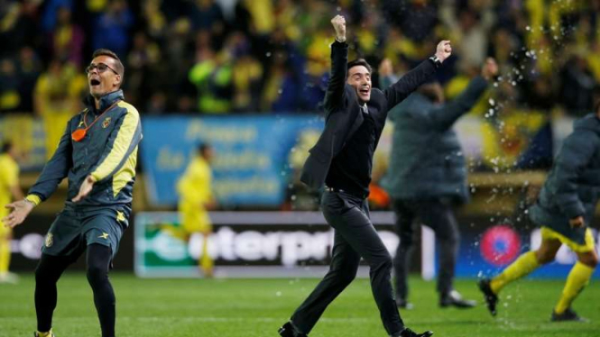 Pelatih Villarreal, Marcelino Garcia Toral (tengah)