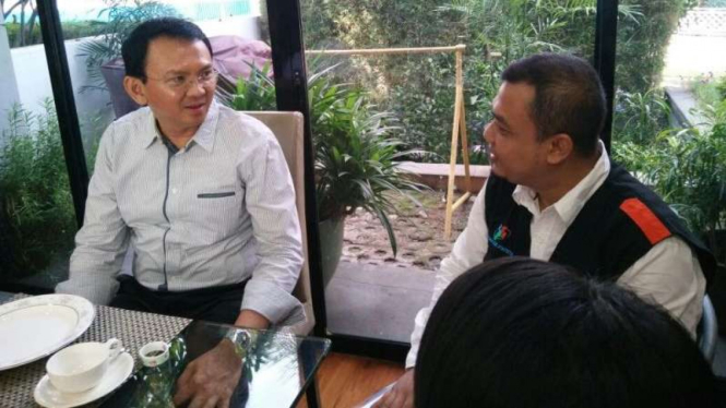 Ahok saat didatangi tim sensus ekonomi BPS.