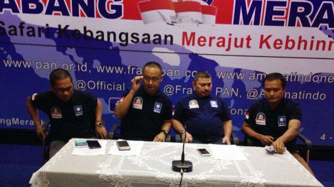 Ketua Fraksi PAN Mulfachri Harahap menggelar jumpa pers di Kantor DPP PAN.
