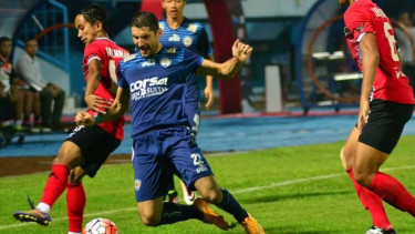 Arema Cronus dan Persiba Balikpapan
