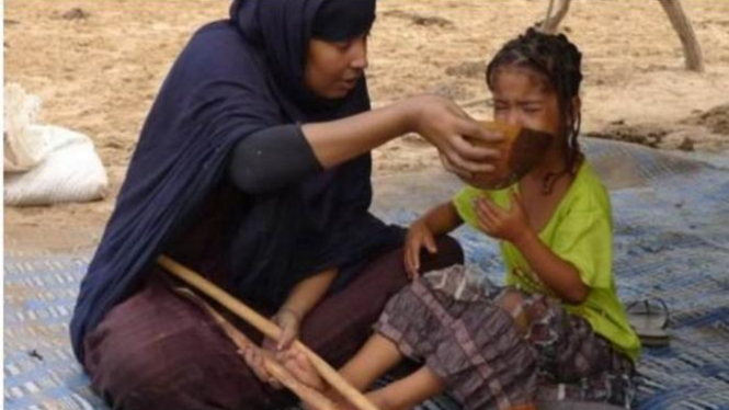 Ritual pemaksaan makan di Mauritania.