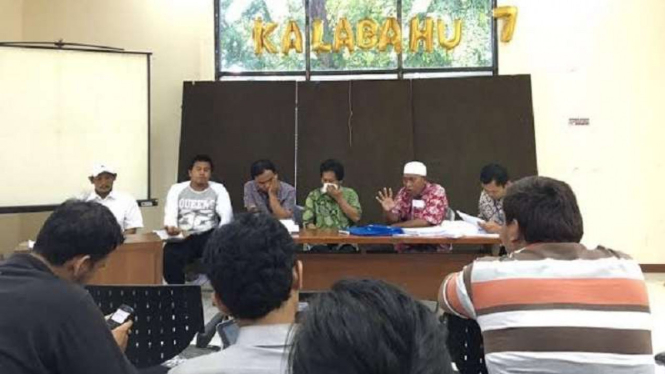 Warga Dadap saat melapor ke Kantor LBH Jakarta, Senin, 2 Mei 2016.
