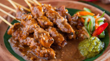 Sate ayam.
