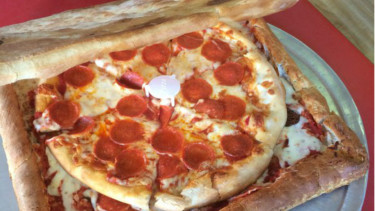 Kotak pizza terbuat dari pizza