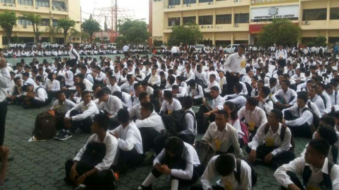 Ribuan pendaftar calon anggota Polri.