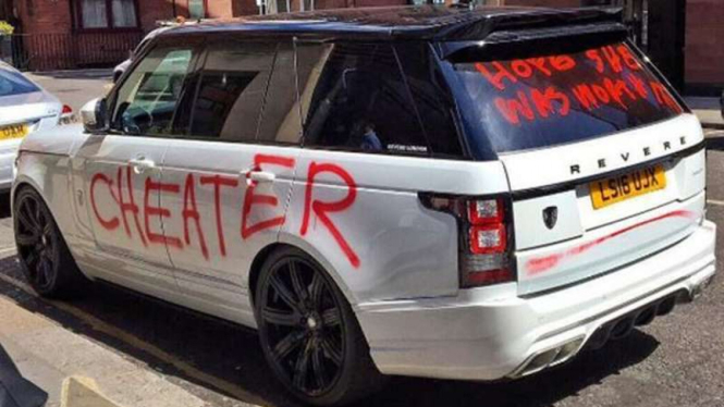 Range Rover yang dicoret-coret.