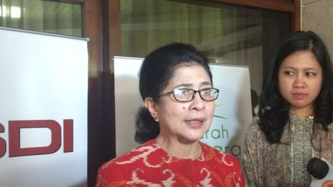 Menteri Kesehatan Nila F Moeloek