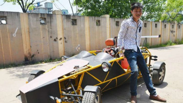 Mobil rakitan balap di China.