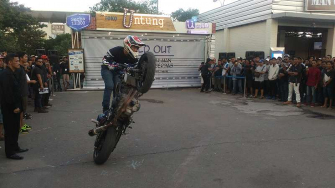 Aksi freestyle Wawan Tembong.