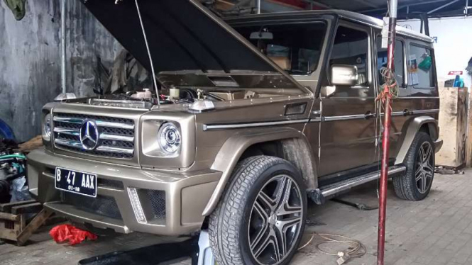 Mercedes-Benz G-Class yang sedang dimodifikasi mesinnya.