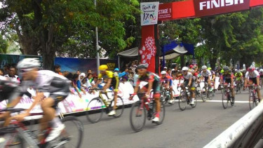 Para peserta Tour de Banyuwangi Ijen