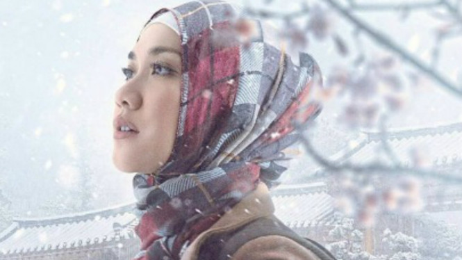 Bunga Citra Lestari saat berperan di Jilbab Traveler.