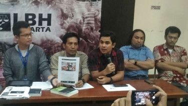 Sejumlah kalangan gelar konferensi pers terkait penyitaan atribut berbau PKI di LBH Jakarta, Kamis, 12 Mei 2016.