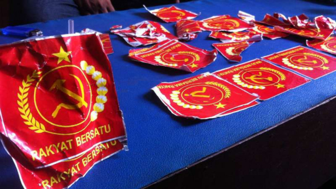 Stiker bergambar palu arit yang menyebar di Palembang, Sumatera Selatan