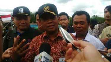 Deputi Bidang SDA dan Jasa Kementerian Maritim, Agung Kuswandono (batik merah)