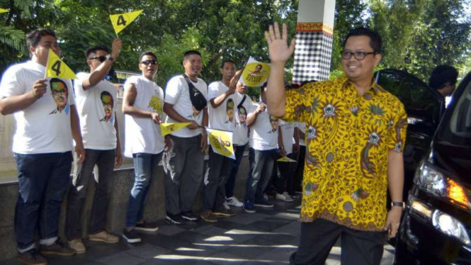 Calon Ketua Umum Partai Golkar nomor urut empat Mahyudin (kanan).
