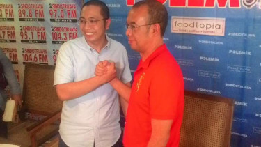 Direktur Hukum PSSI, Aristo Pangaribuan (kiri) dan Gatot S Dewa Broto