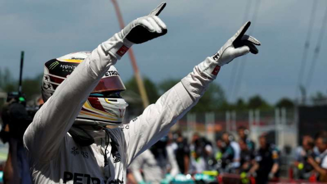 Pembalap Mercedes, Lewis Hamilton