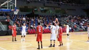 Pertandingan Satria Muda melawan Garuda Bandung di babak playoff IBL