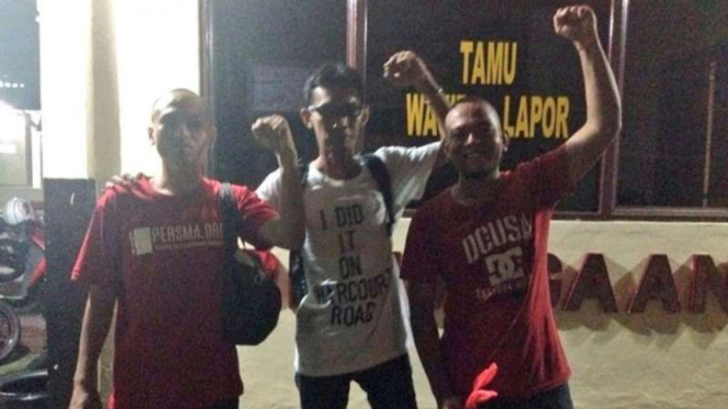 Adlun Fiqri, aktivis pengguna kaos Pecinta Kopi Indonesia (PKI) dibebaskan kepolisian, Minggu malam, (15/5/2016)