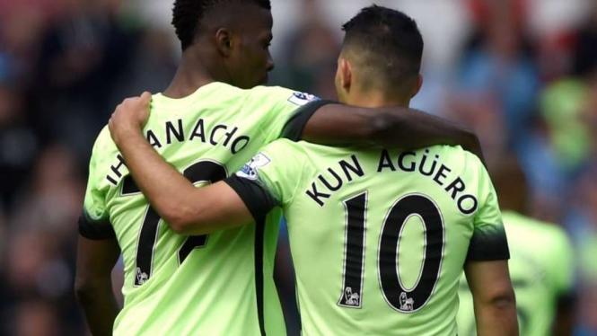 Striker Manchester City, Kelechi Iheanacho (kiri) dan Sergio Aguero.