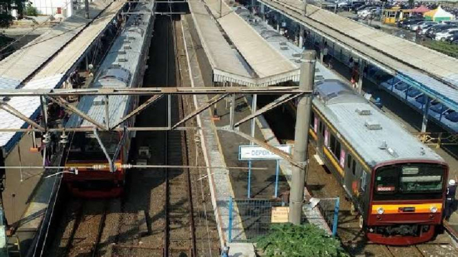 Suasana di Stasiun Depok Baru 