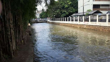 Anak Sungai Ciliwung di Glodok, Jakarta Barat.