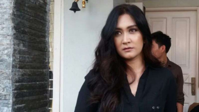 Nafa Urbach.