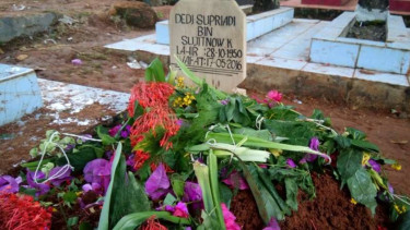 Pemakaman Musisi Deddy Dores di TPU Poponclot, Desa Cijeler, Kecamatan Situraja