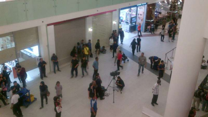 Suasana di mal Gandaria City usai terjadi letusan senjata api.