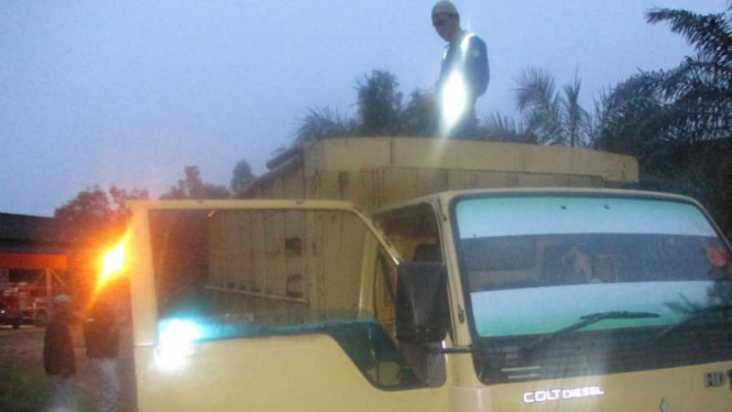 Truk pelaku illegal tapping minyak Pertamina EP di Jambi