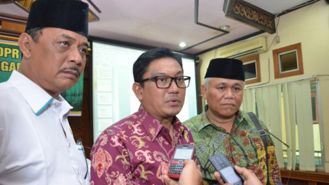 Wakil Ketua Komisi VIII DPR RI, Abdul Malik Haramain (tengah).